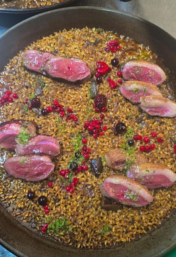 Arroz de autor con magret y grosellas en Arrocería Crosmas, Barcelona